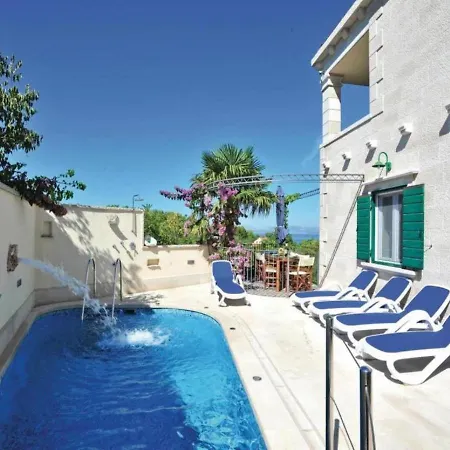 Angelina Semesterbostad *