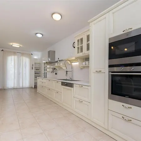 بيت للعطل Angelina Mirce