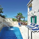 Angelina Holiday home *